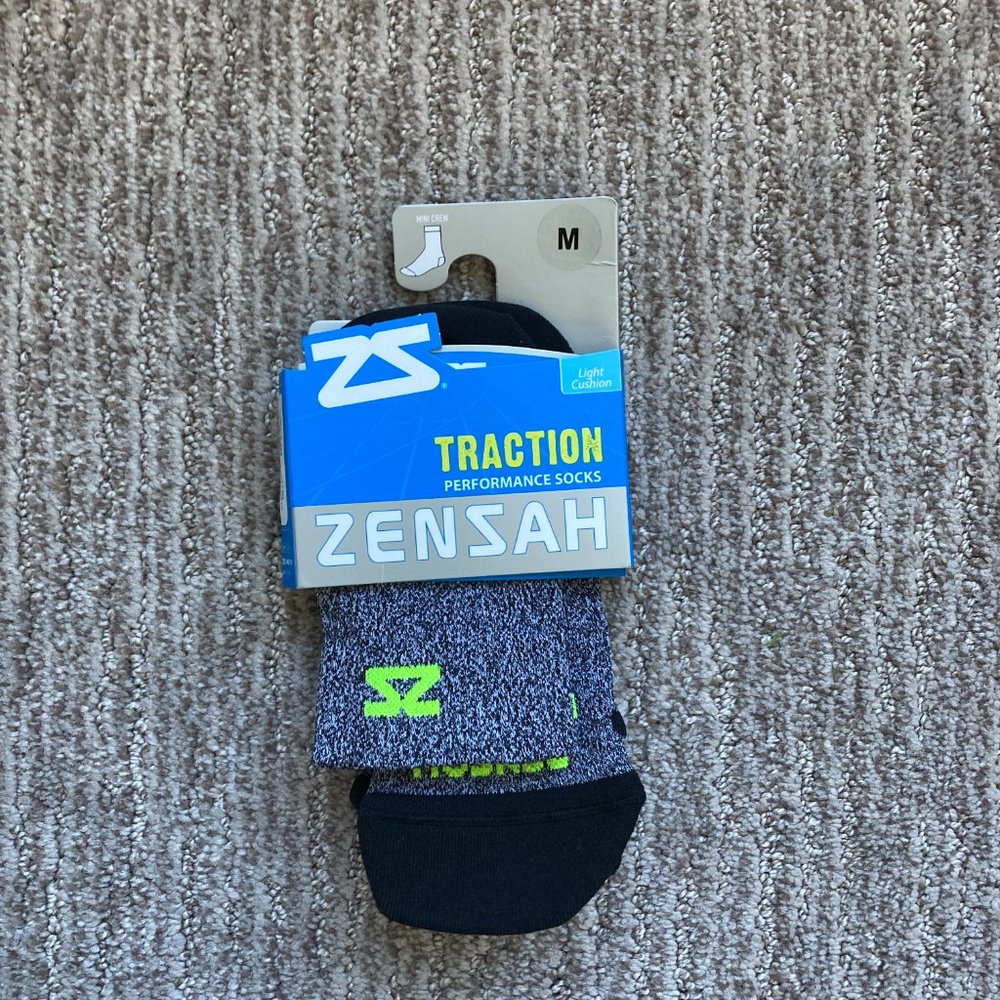 New Men's Medium Zensah 3D Dotted Traction Compression Running Crew Socks Gray